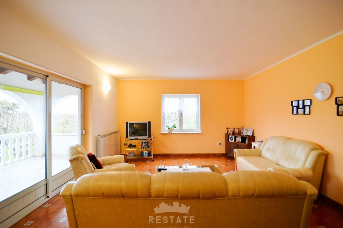 casa in stile mediterraneo, senza terreno circostante o con esso