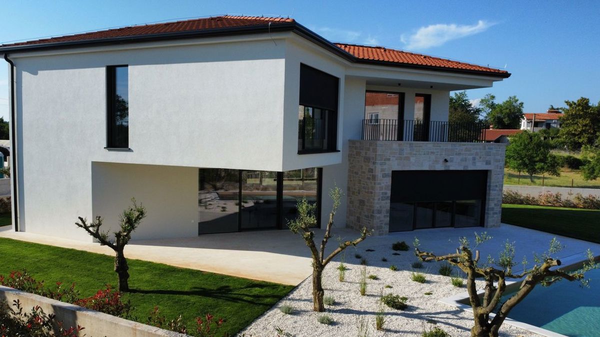 Villa moderna con piscina nei dintorni di Poreč