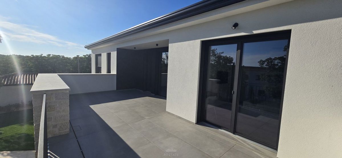 Villa moderna con piscina nei dintorni di Poreč