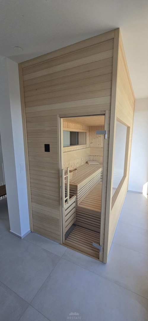 Villa moderna con piscina nei dintorni di Poreč