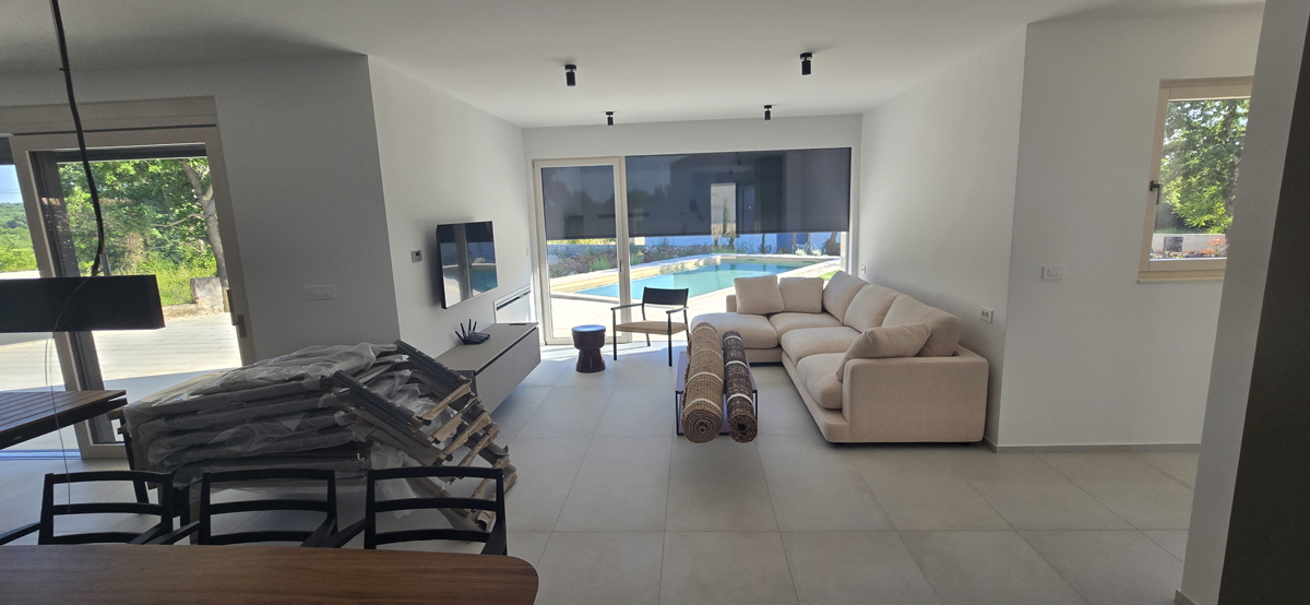 Villa moderna con piscina nei dintorni di Poreč