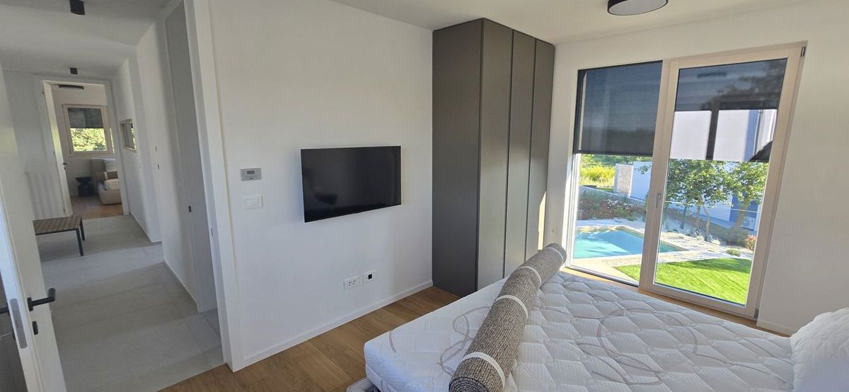 Villa moderna con piscina nei dintorni di Poreč