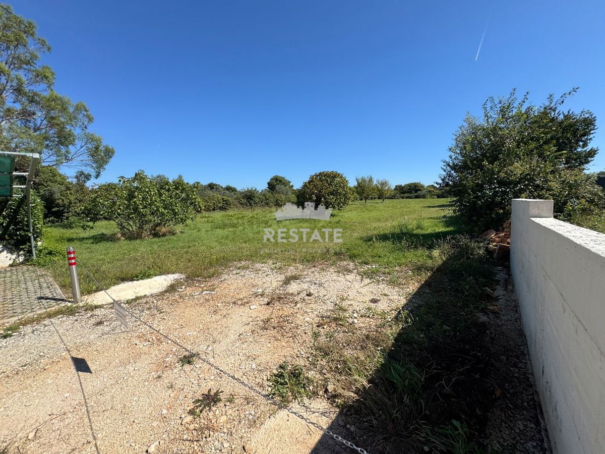 A 1 km dal mare, con permesso di costruzione e oneri comunali pagati