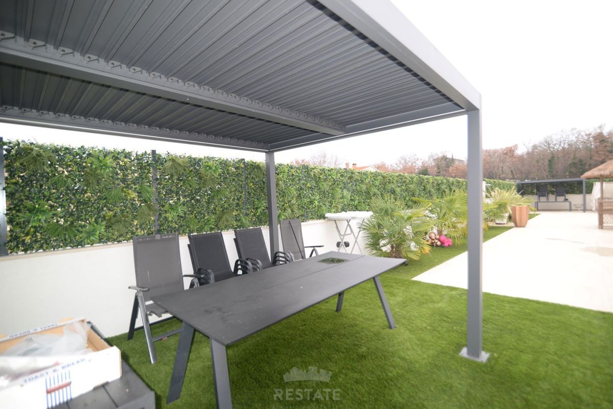 Casa familiare con due unità abitative + piscina