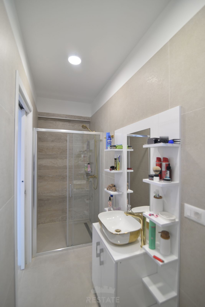 Casa con due unità abitative + piscina