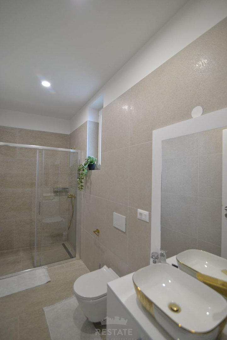 Casa familiare con due unità abitative + piscina