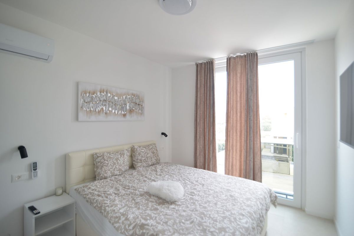 Casa familiare con due unità abitative + piscina