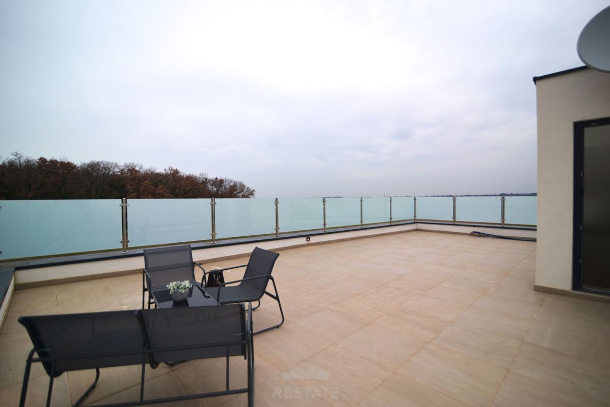 Casa con due unità abitative + piscina