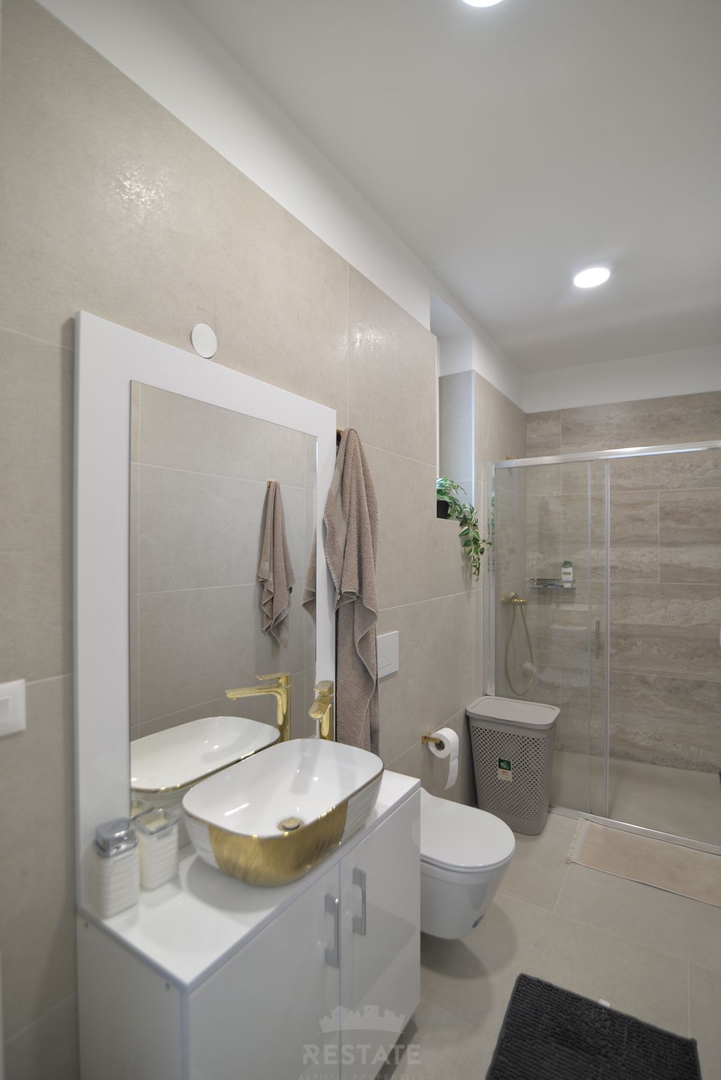 Casa familiare con due unità abitative + piscina