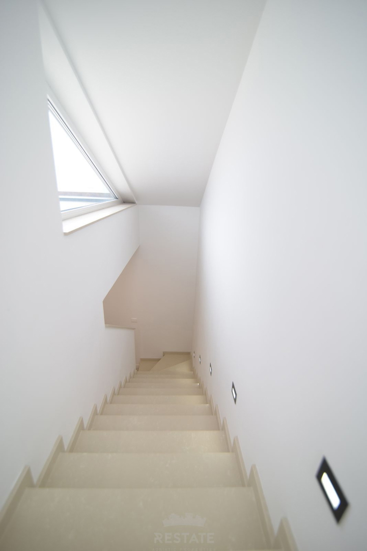 Casa familiare con due unità abitative + piscina