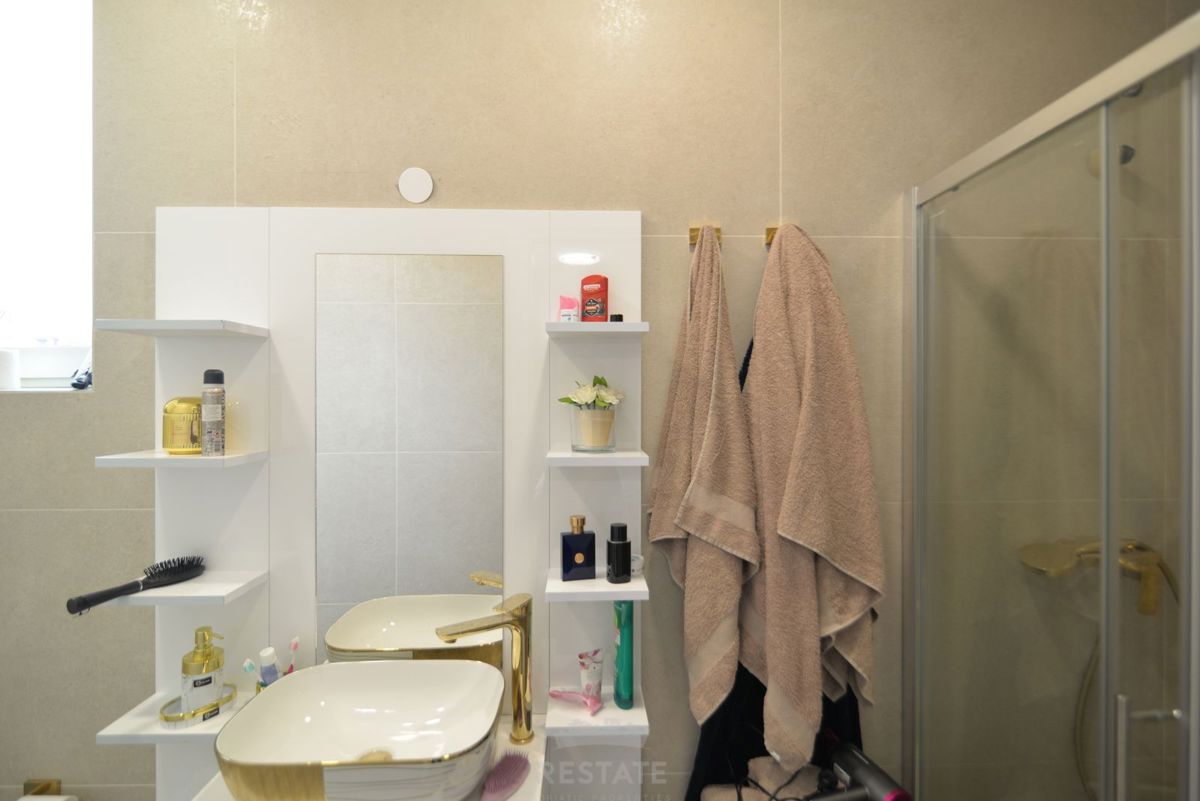 Casa con due unità abitative + piscina