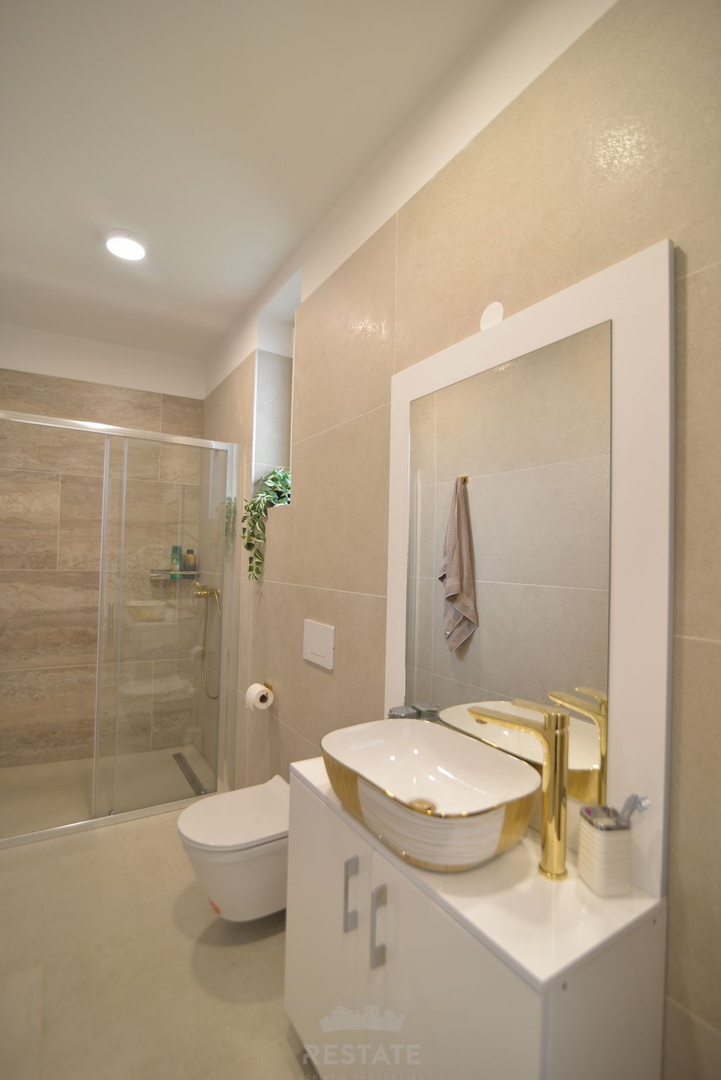 Casa familiare con due unità abitative + piscina