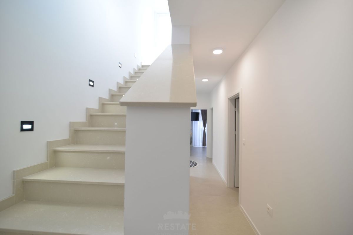 Casa familiare con due unità abitative + piscina