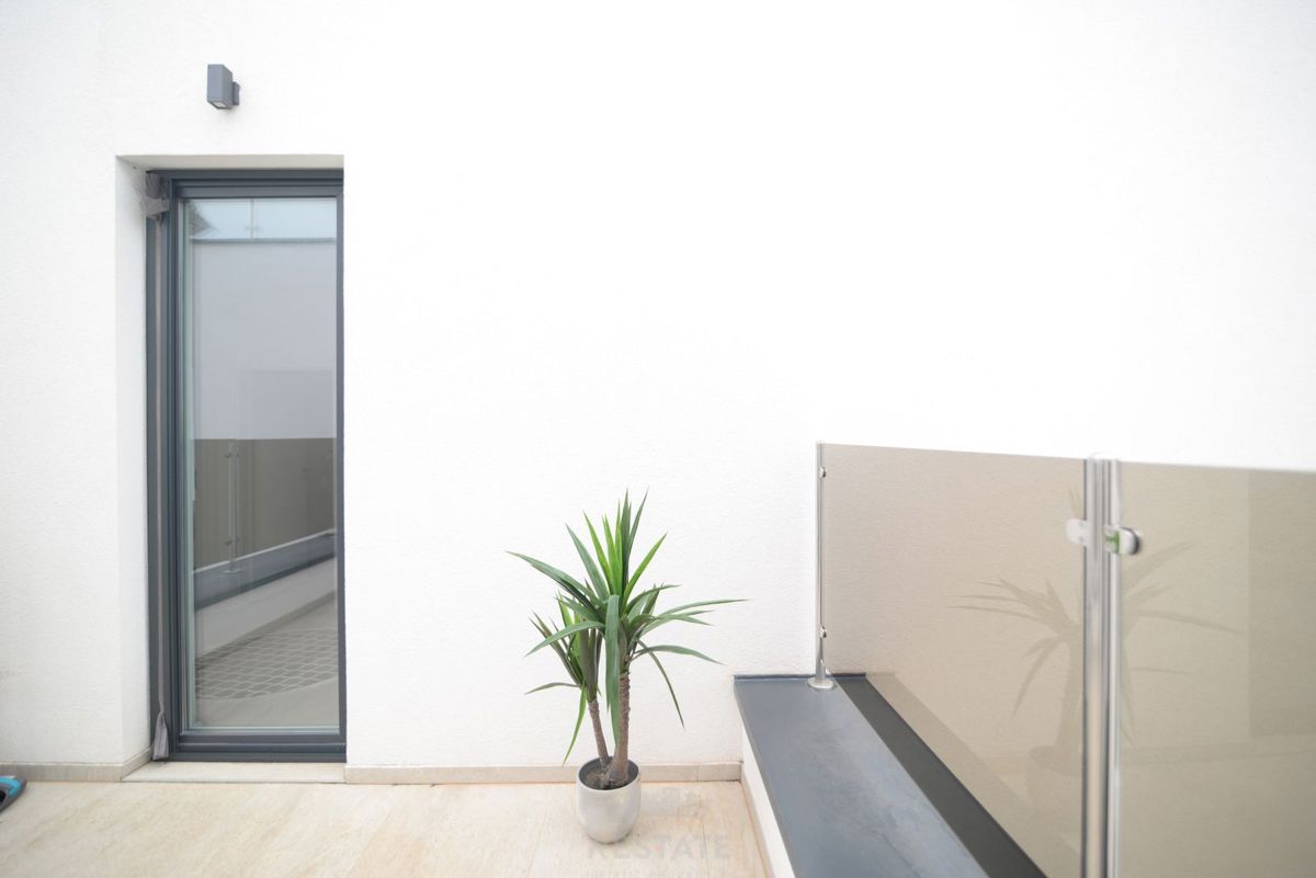 Casa con due unità abitative + piscina