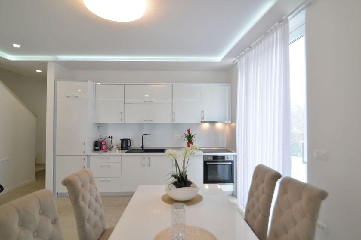 Casa familiare con due unità abitative + piscina