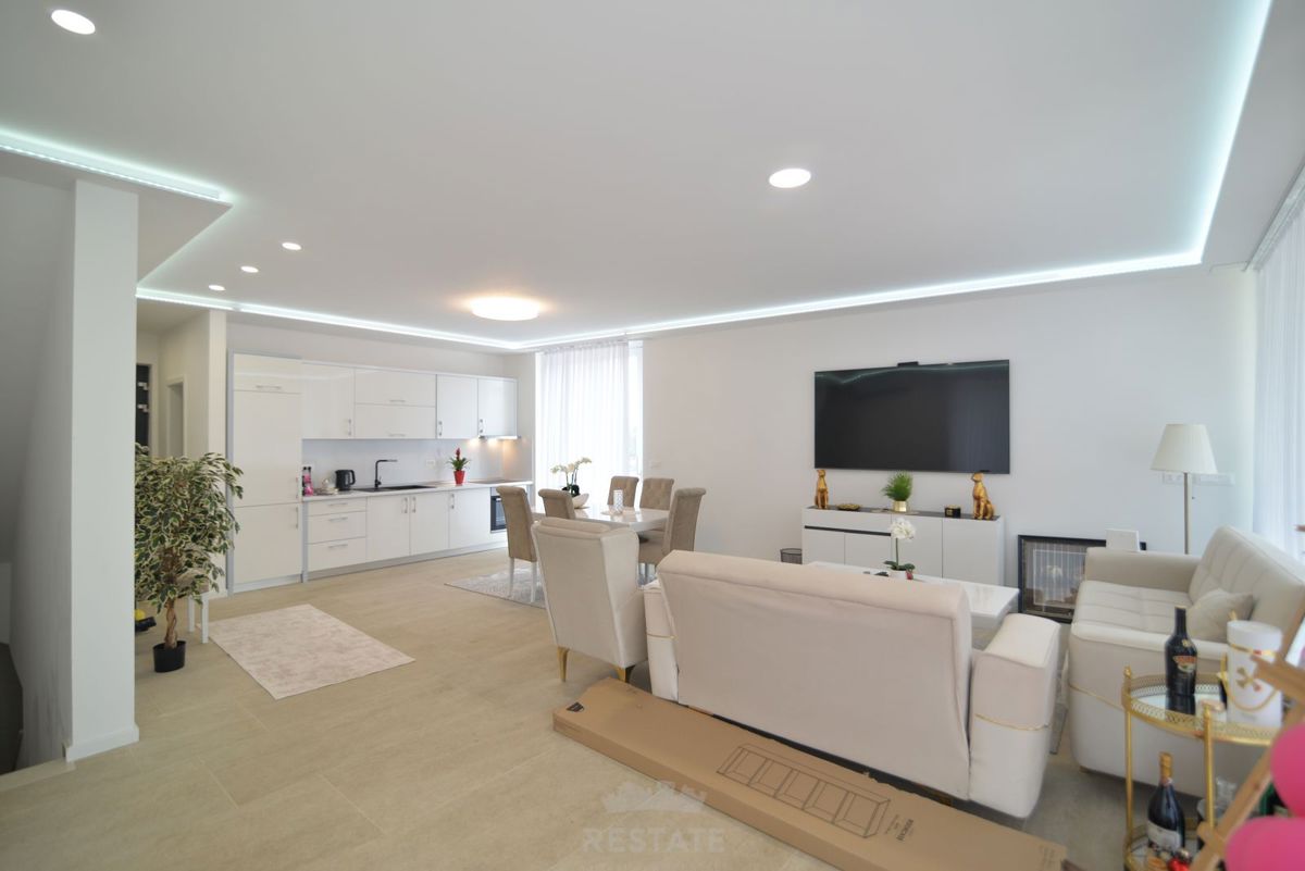 Casa con due unità abitative + piscina