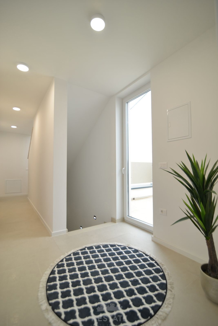 Casa familiare con due unità abitative + piscina