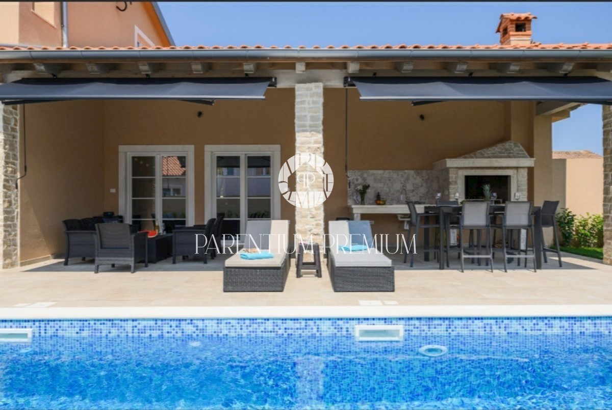 Una nuova confortevole villa con piscina, completamente attrezzata, non lontano da Rovigno