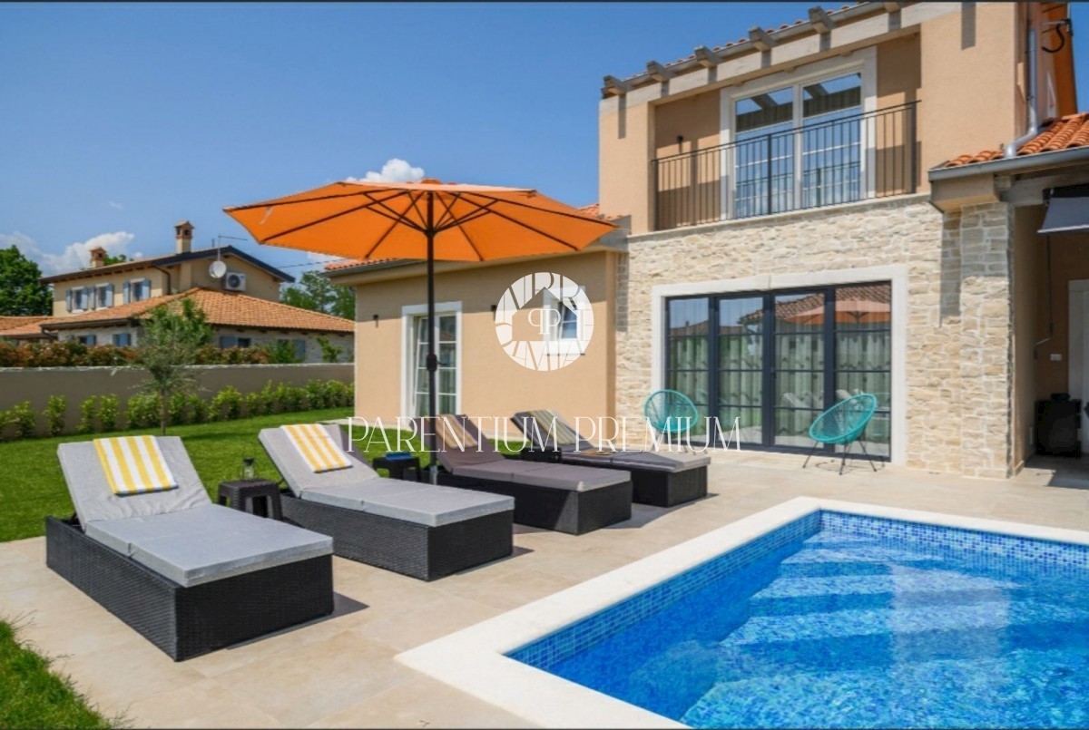 Una nuova confortevole villa con piscina, completamente attrezzata, non lontano da Rovigno