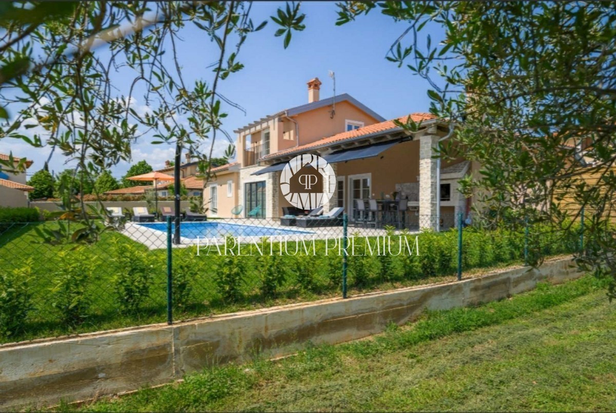 Una nuova confortevole villa con piscina, completamente attrezzata, non lontano da Rovigno
