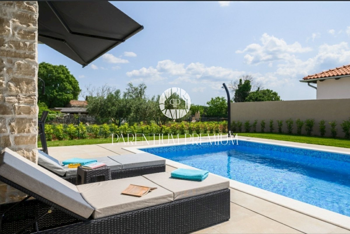 Una nuova confortevole villa con piscina, completamente attrezzata, non lontano da Rovigno