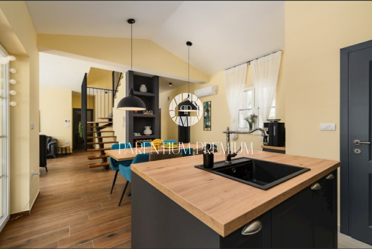 Una nuova confortevole villa con piscina, completamente attrezzata, non lontano da Rovigno