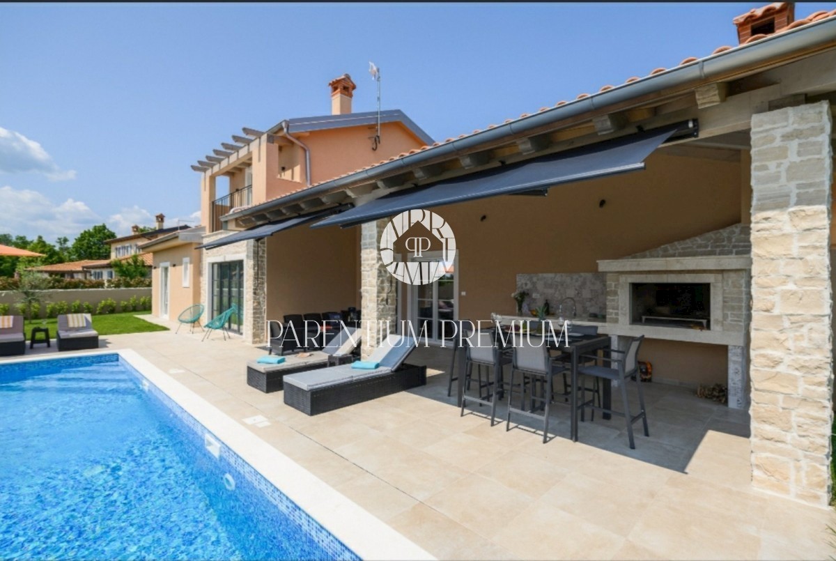 Una nuova confortevole villa con piscina, completamente attrezzata, non lontano da Rovigno