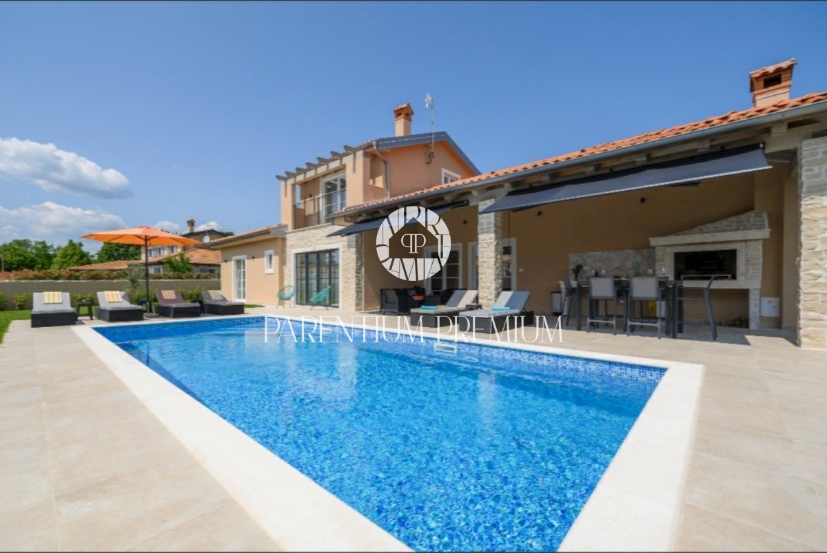 Una nuova confortevole villa con piscina, completamente attrezzata, non lontano da Rovigno