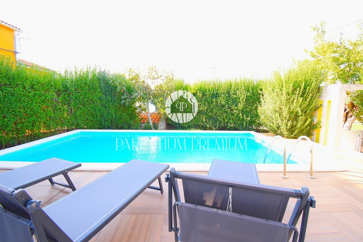 Casa piano terra con piscina, a 4 km da Parenzo e dal mare