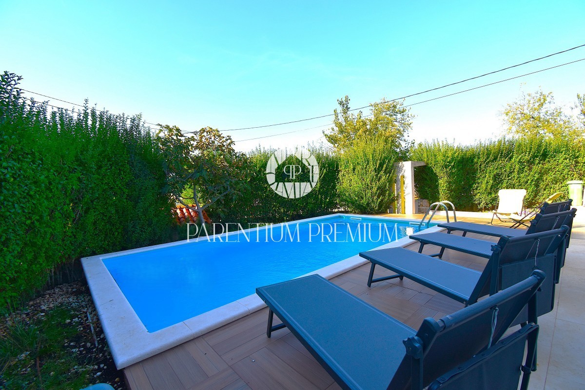 Casa piano terra con piscina, a 4 km da Parenzo e dal mare