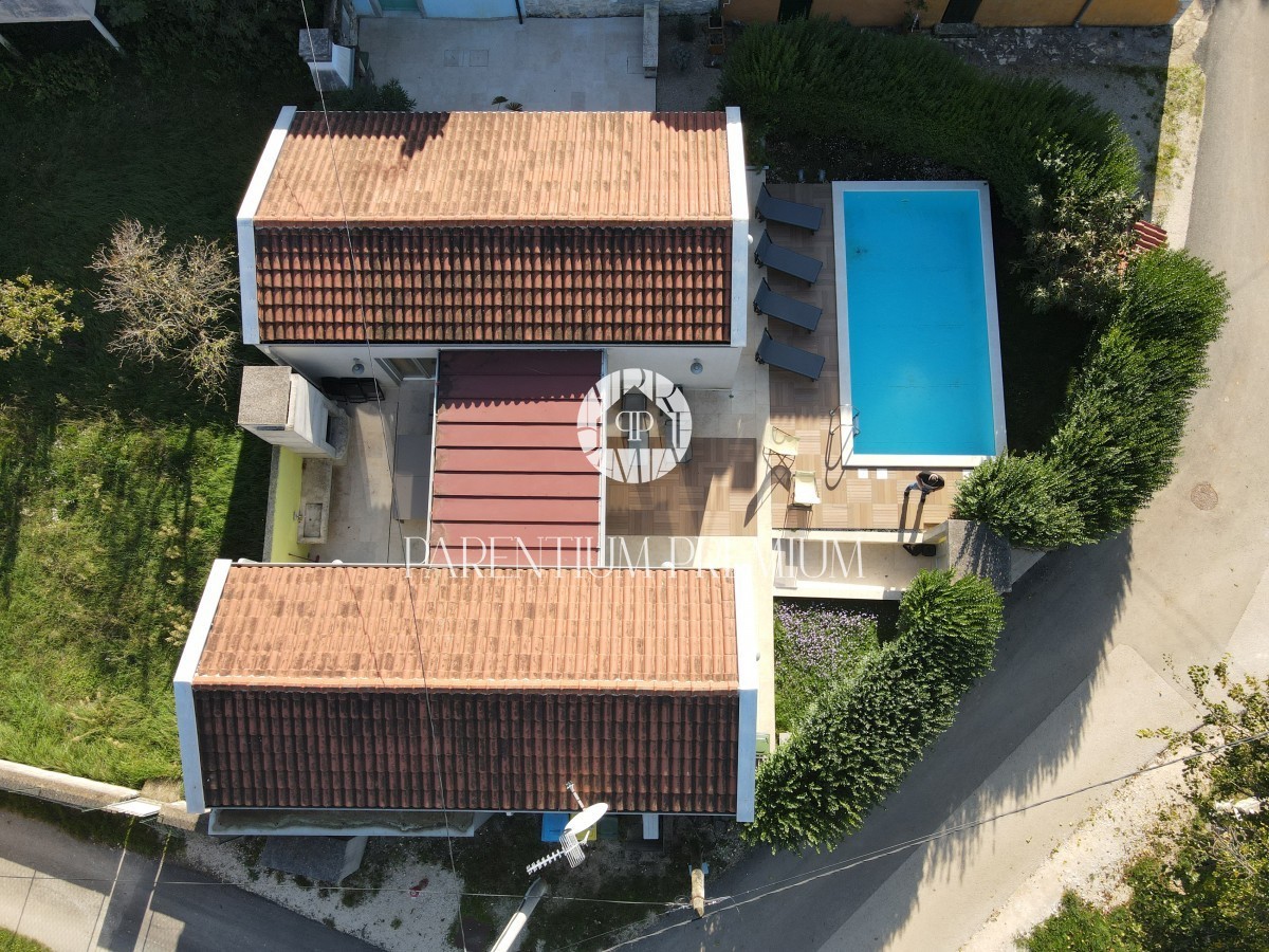 Casa piano terra con piscina, a 4 km da Parenzo e dal mare