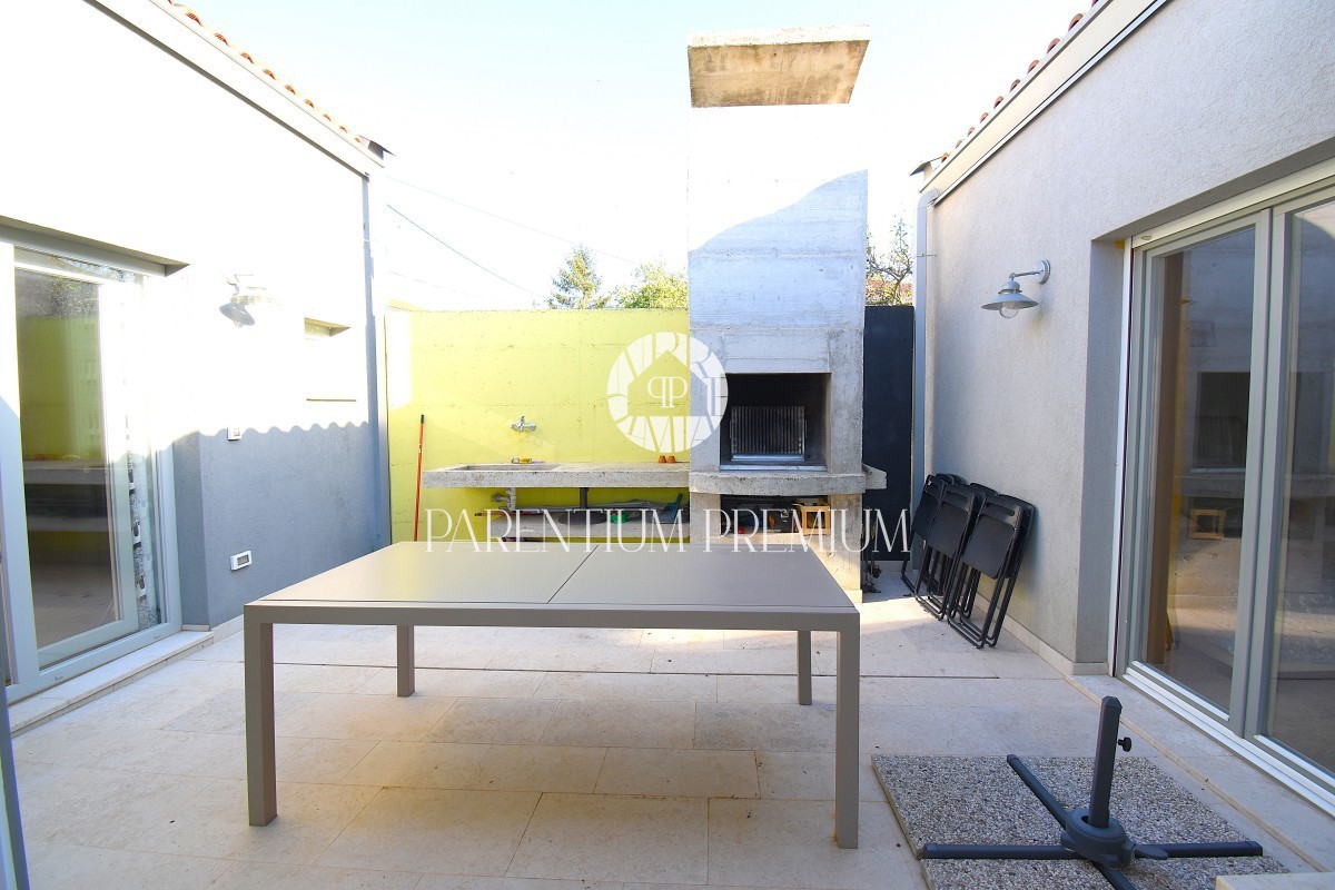 Casa piano terra con piscina, a 4 km da Parenzo e dal mare