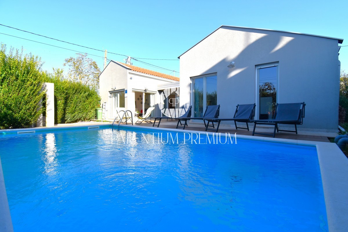 Casa piano terra con piscina, a 4 km da Parenzo e dal mare