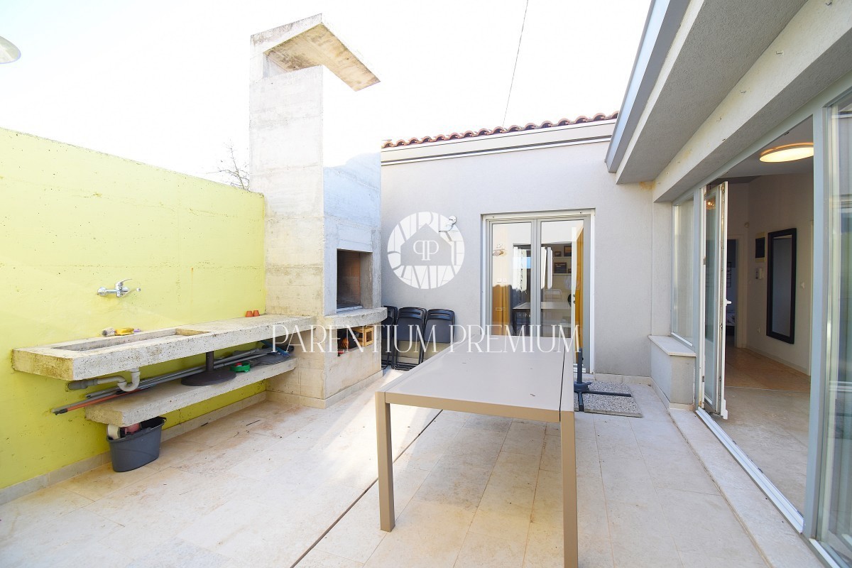 Casa piano terra con piscina, a 4 km da Parenzo e dal mare