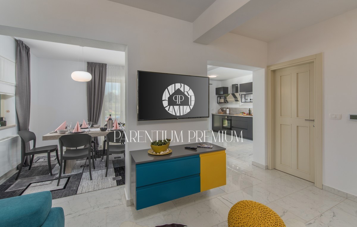 Casa bifamiliare con piscina e vista panoramica sul mare