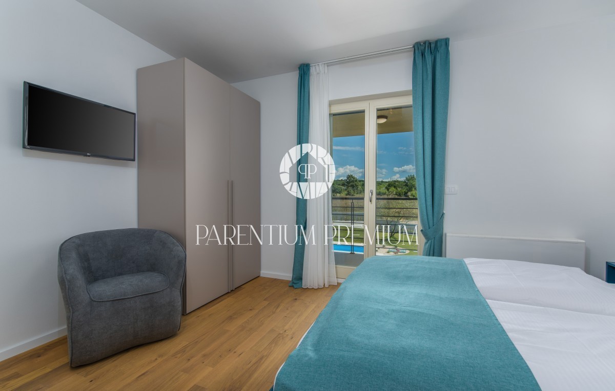 Casa bifamiliare con piscina e vista panoramica sul mare