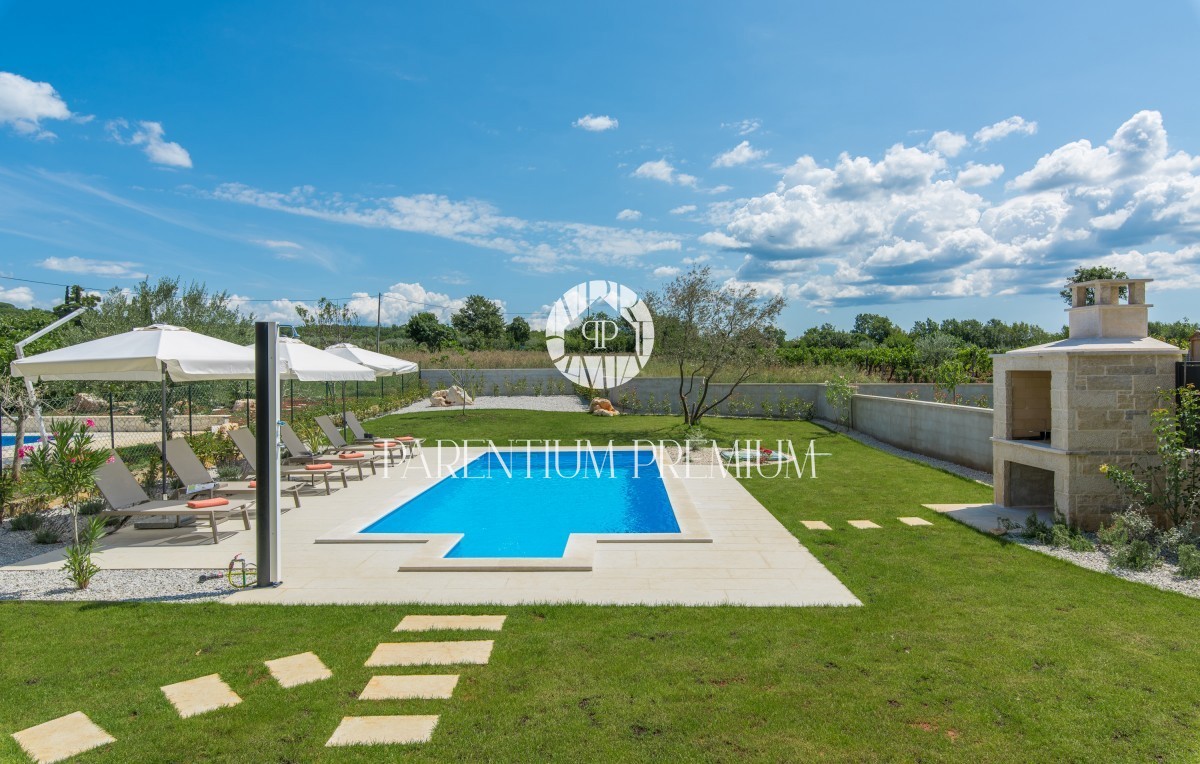 Casa bifamiliare con piscina e vista panoramica sul mare