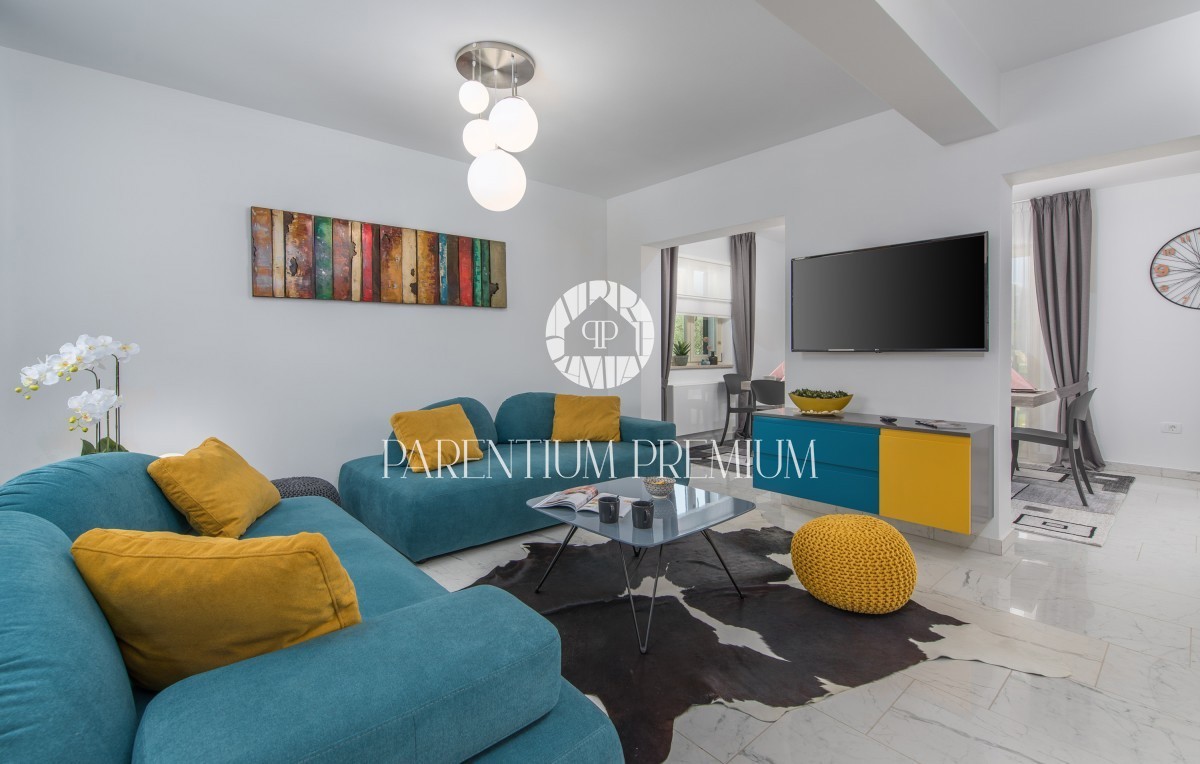 Casa bifamiliare con piscina e vista panoramica sul mare
