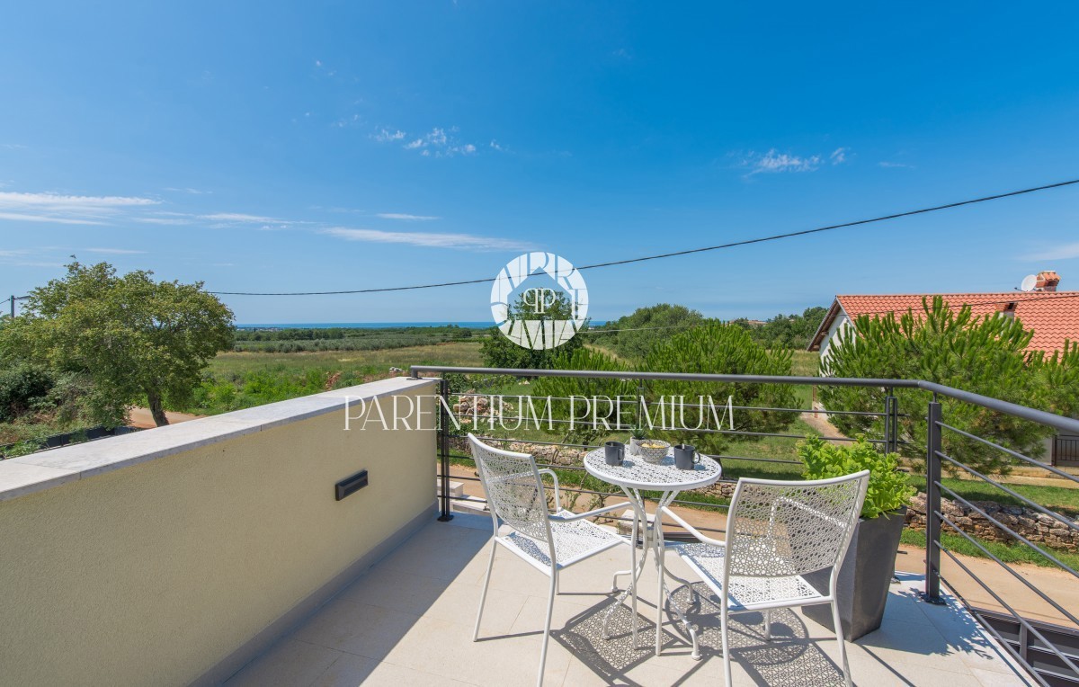 Casa bifamiliare con piscina e vista panoramica sul mare