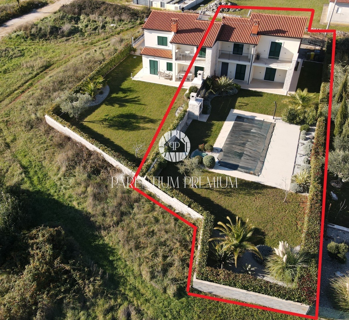 Casa bifamiliare con piscina e vista panoramica sul mare