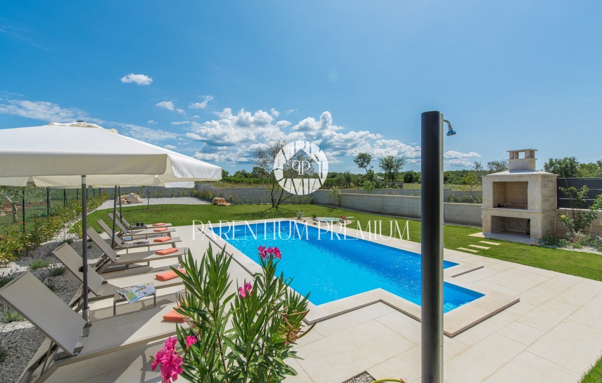 Casa bifamiliare con piscina e vista panoramica sul mare