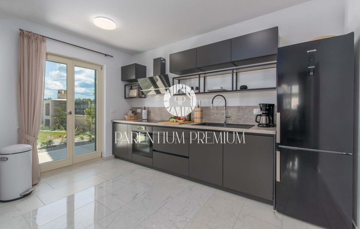 Casa bifamiliare con piscina e vista panoramica sul mare