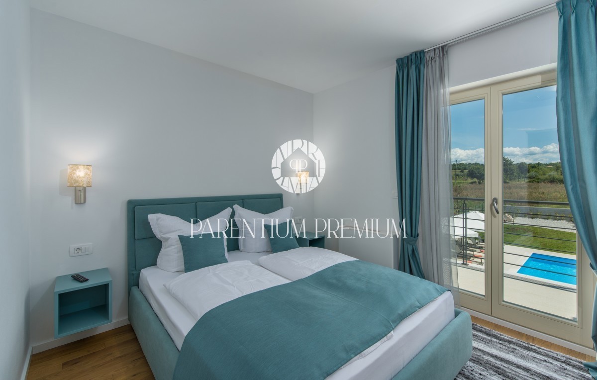 Casa bifamiliare con piscina e vista panoramica sul mare