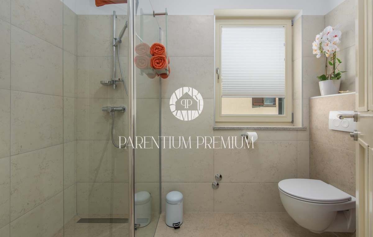 Casa bifamiliare con piscina e vista panoramica sul mare