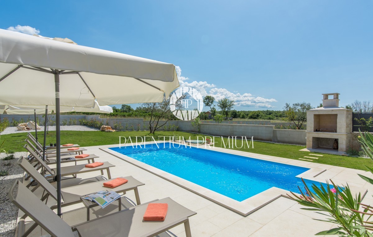 Casa bifamiliare con piscina e vista panoramica sul mare