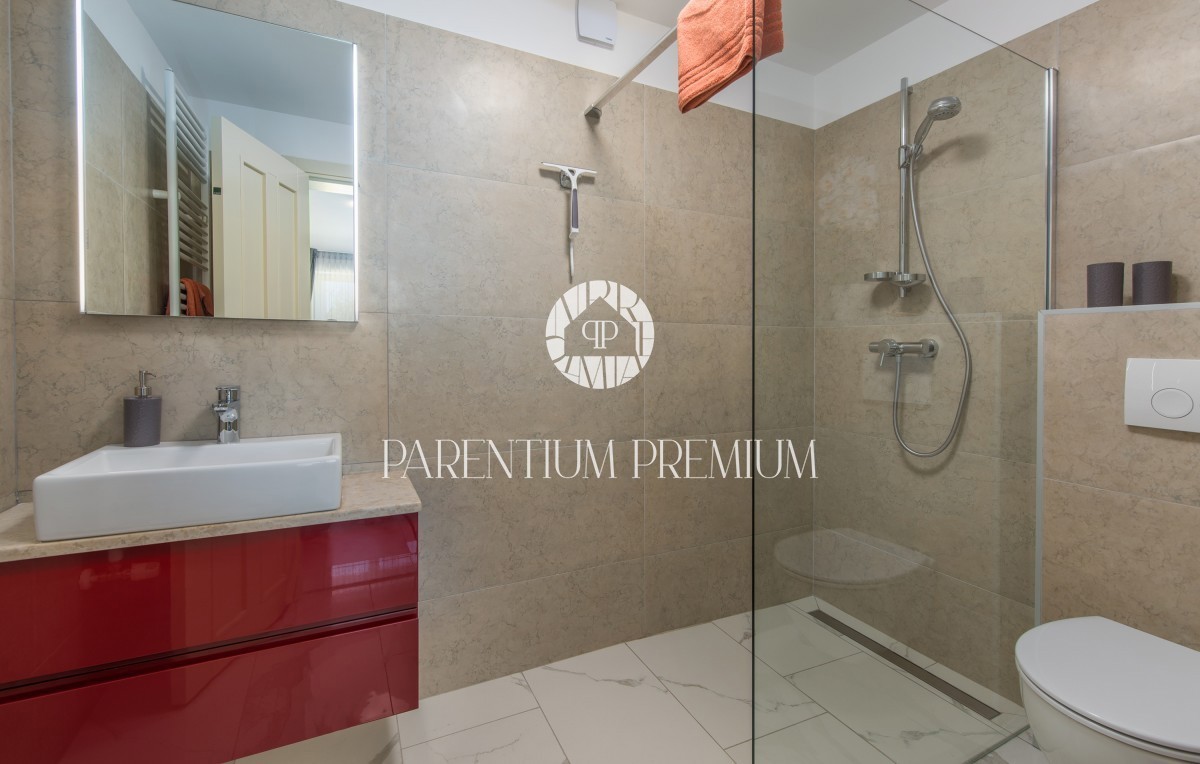 Casa bifamiliare con piscina e vista panoramica sul mare