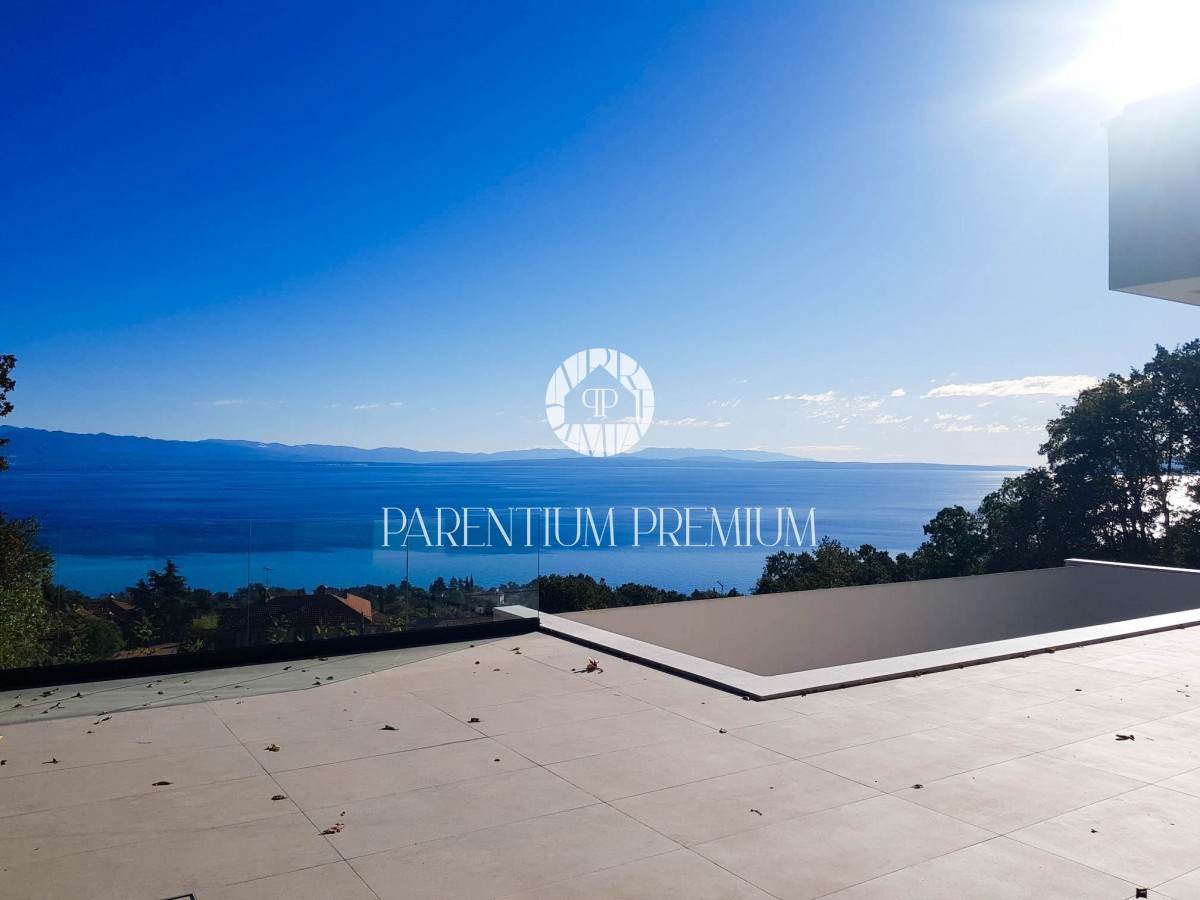 Incantevole villa moderna con vista unica a 800m dal mare