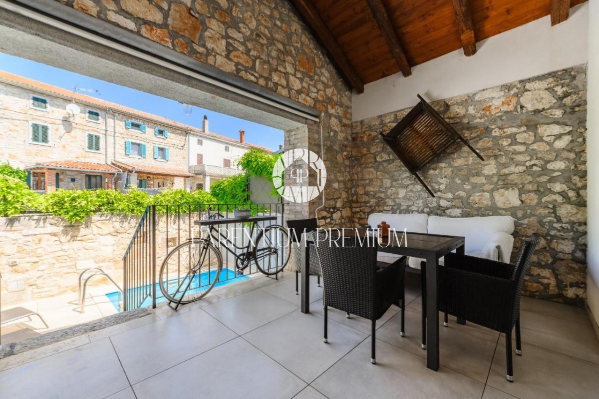 Casa a schiera in pietra d'Istria con piscina