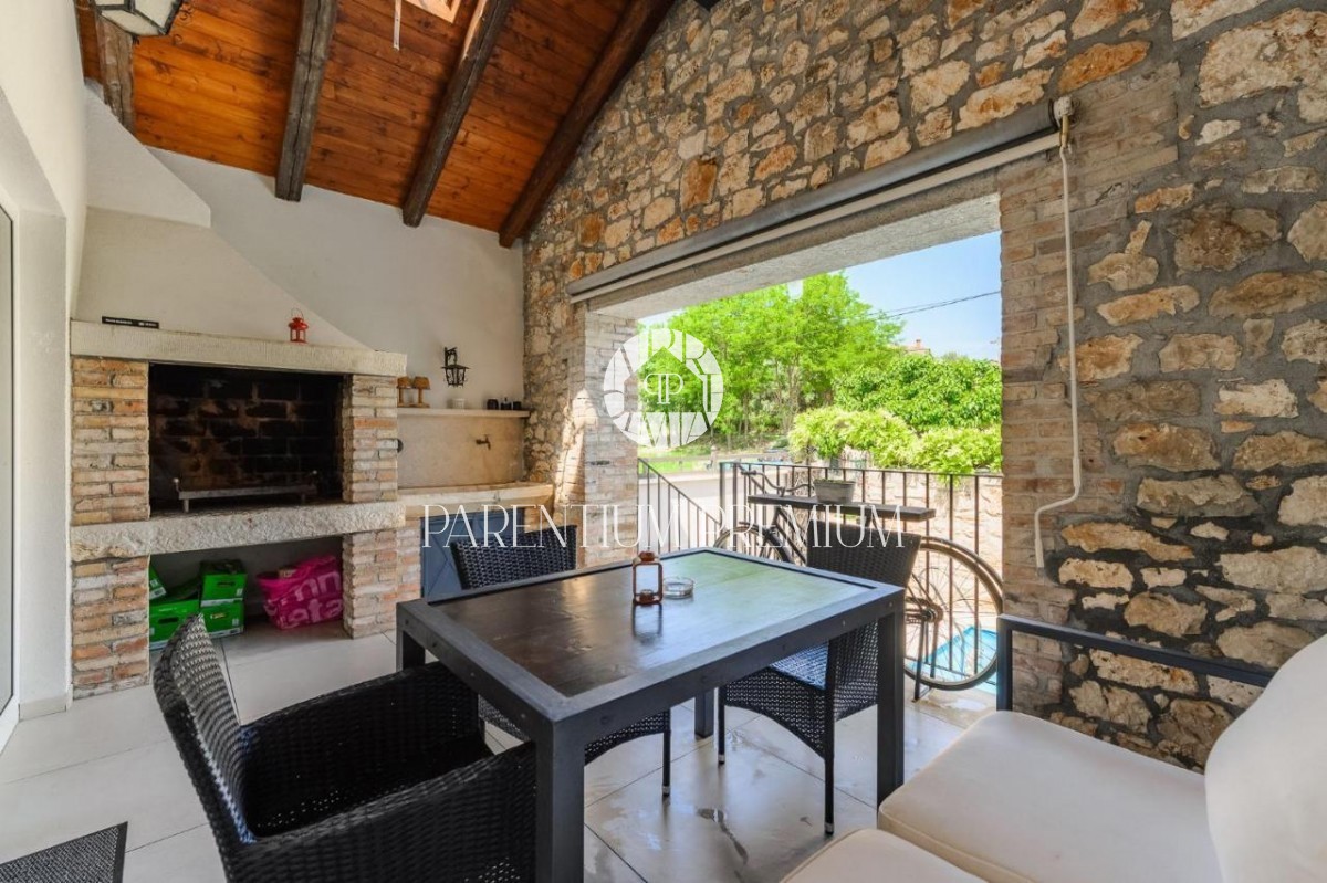 Casa a schiera in pietra d'Istria con piscina