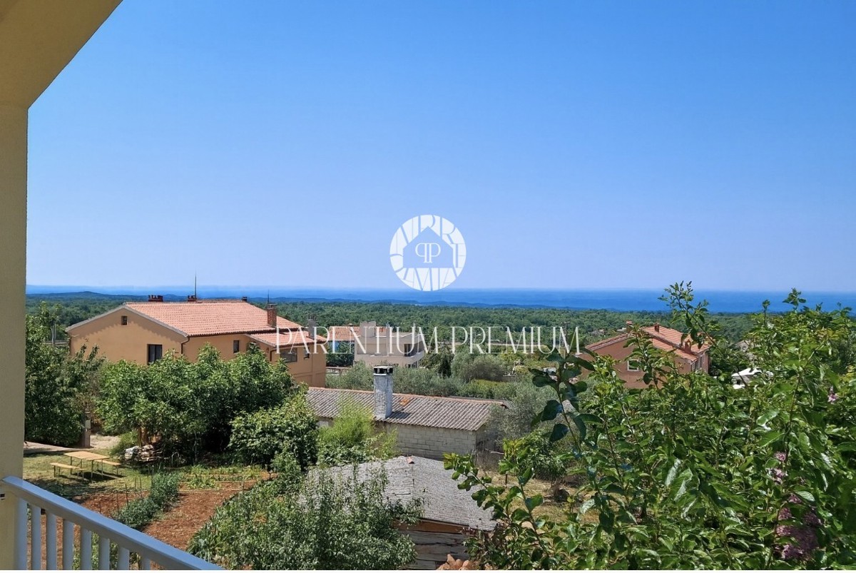 Esclusiva! Casa bifamiliare con piscina e vista mare